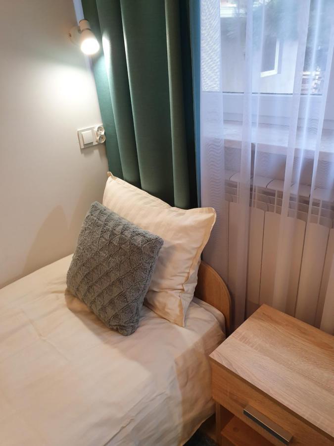 Hostel Mleczna - Metro Zacisze Varsavia Esterno foto