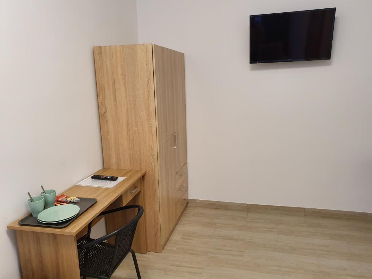 Hostel Mleczna - Metro Zacisze Varsavia Esterno foto
