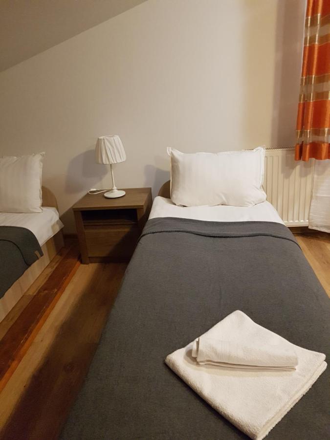 Hostel Mleczna - Metro Zacisze Varsavia Esterno foto