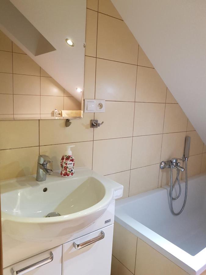 Hostel Mleczna - Metro Zacisze Varsavia Esterno foto