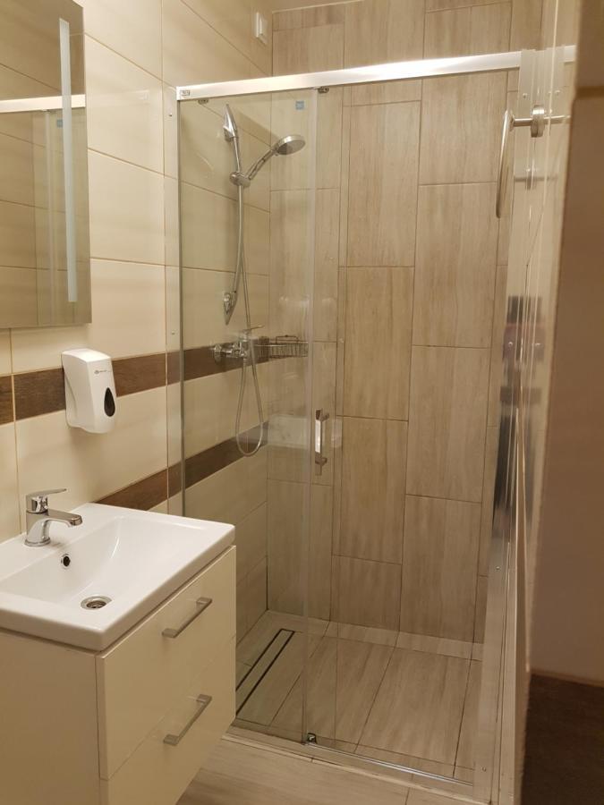 Hostel Mleczna - Metro Zacisze Varsavia Esterno foto